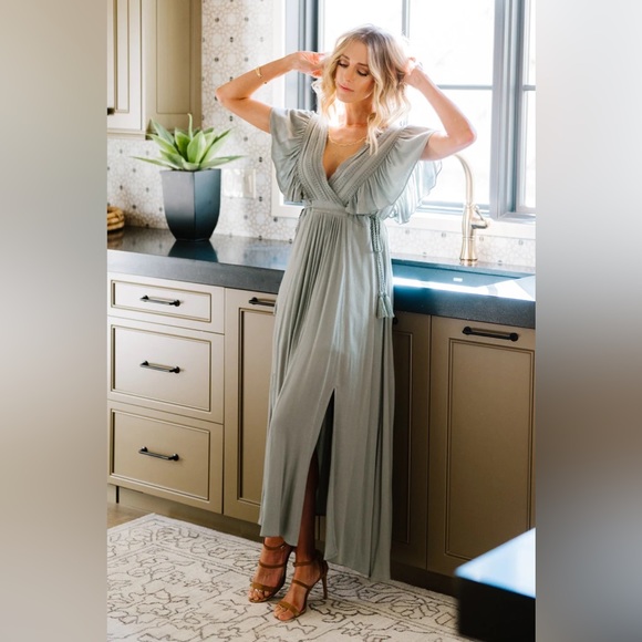 Baltic Born Jennifer Deep V Maxi Dress, Sage Green Size M - Picture 1 of 13